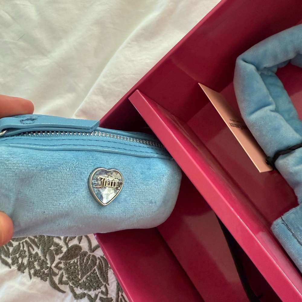 Juicy Couture Light Blue Handbag with Heart Charm - Picture 7 of 10